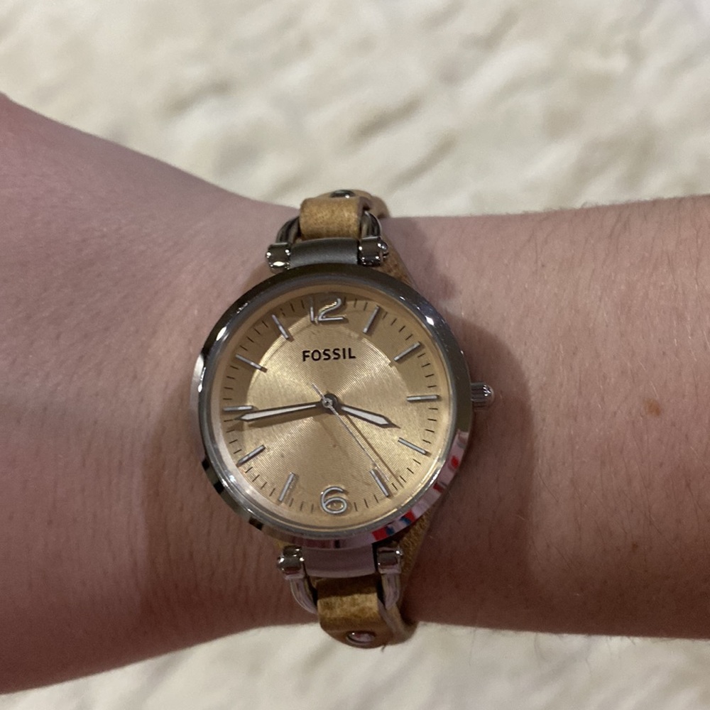 Fossil watch. Needs battery. Plastic still on face. Overall great condition.